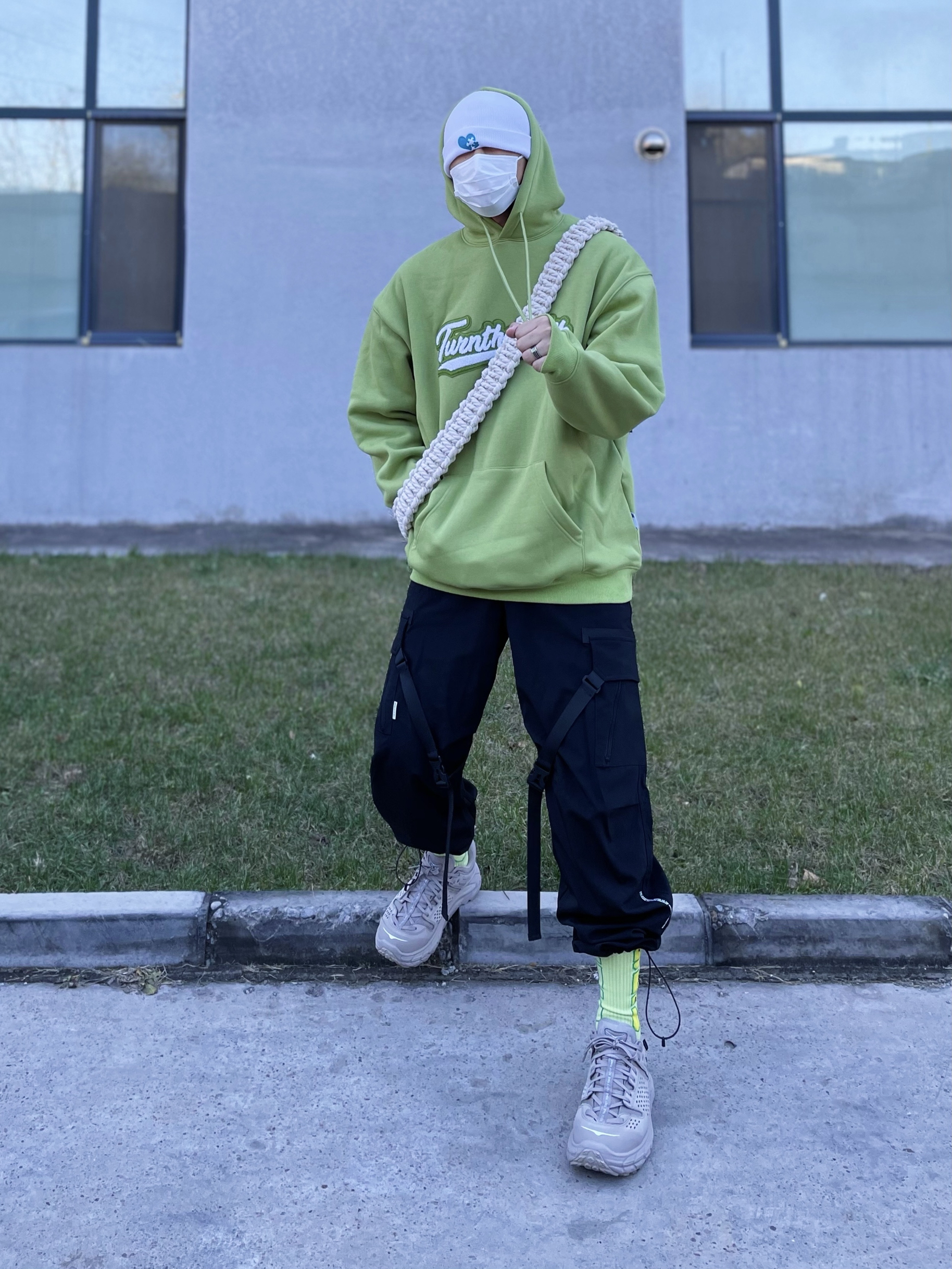梵高outfit/牛油果色卫衣搭配分享