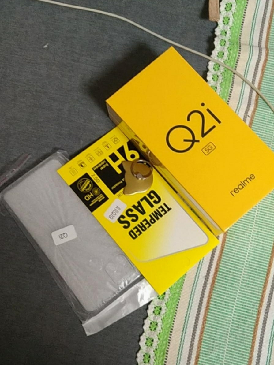 三位数的5G手机Realme Q2i