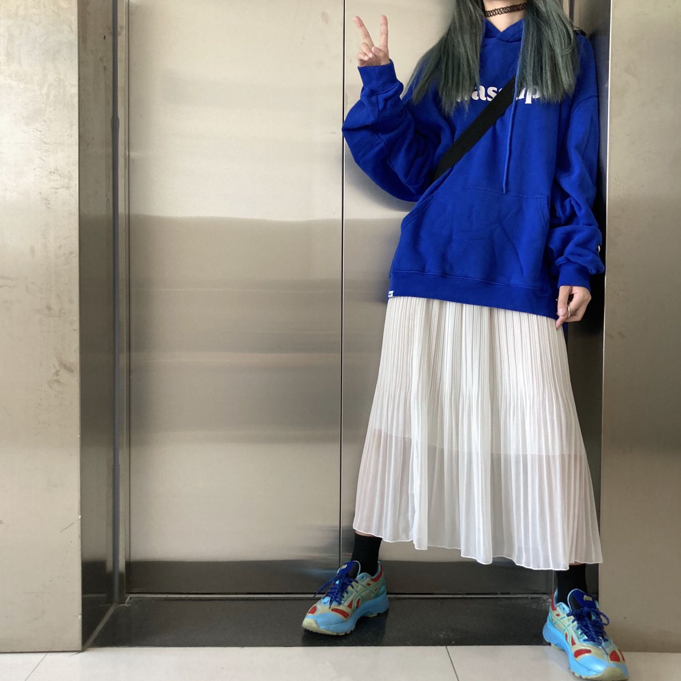 OOTD｜甜酷风💙宝蓝色卫衣