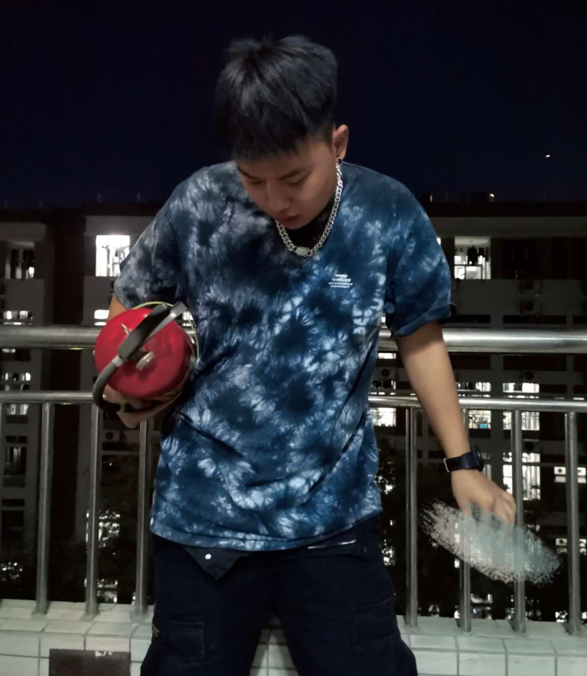 没有女孩子抱只能抱消火栓了😈