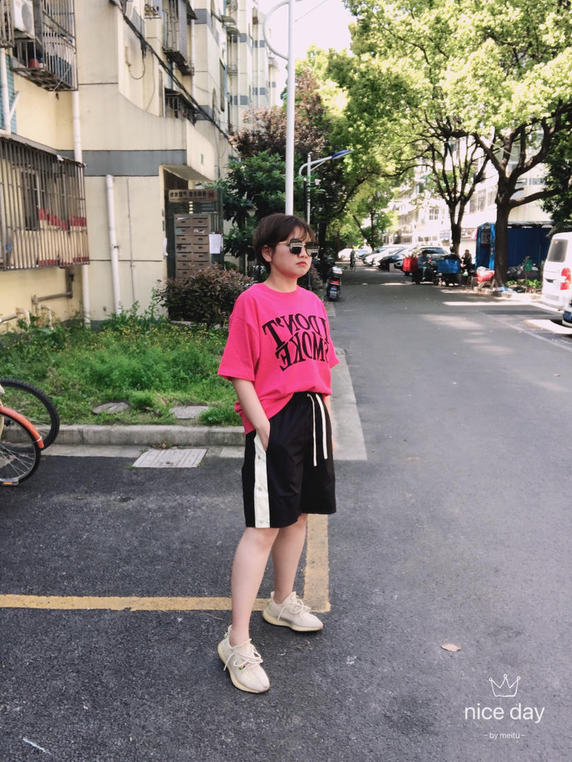 夏天穿不穿裙子无所谓 一定要有条短裤