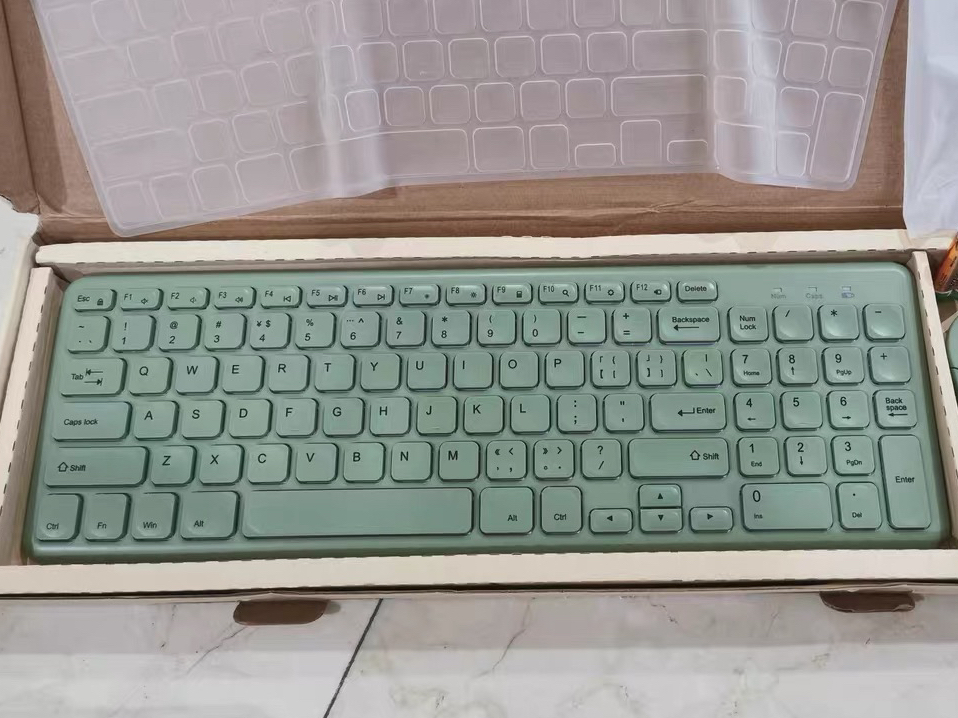 航世 HW256S 无线2.4G 薄膜键盘测评