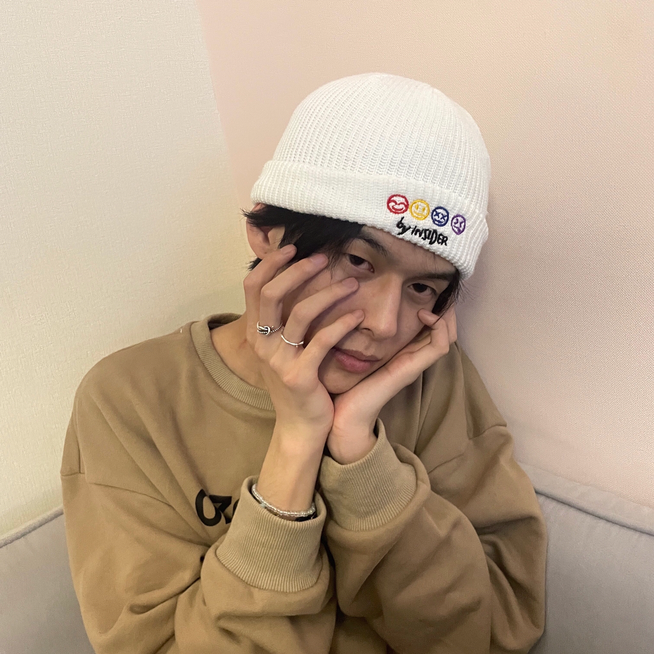这衣服是什么颜色？？