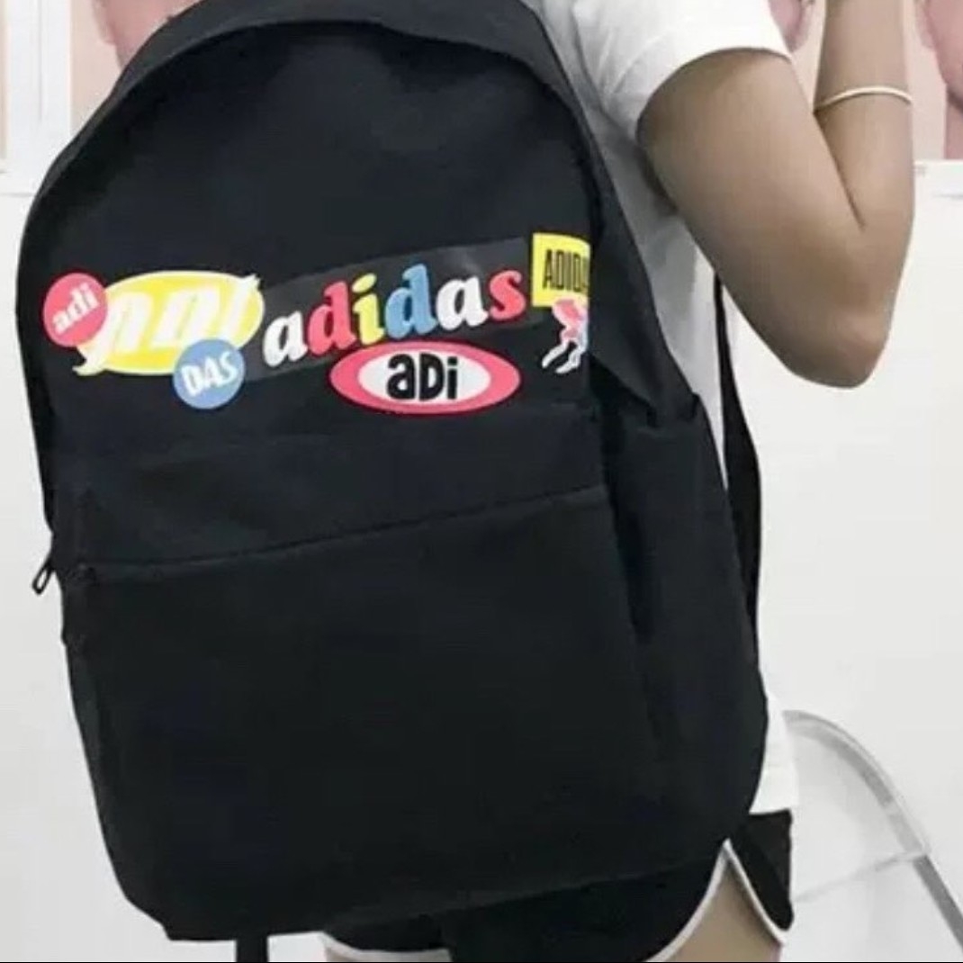 Adidas的包包，设计很不错的