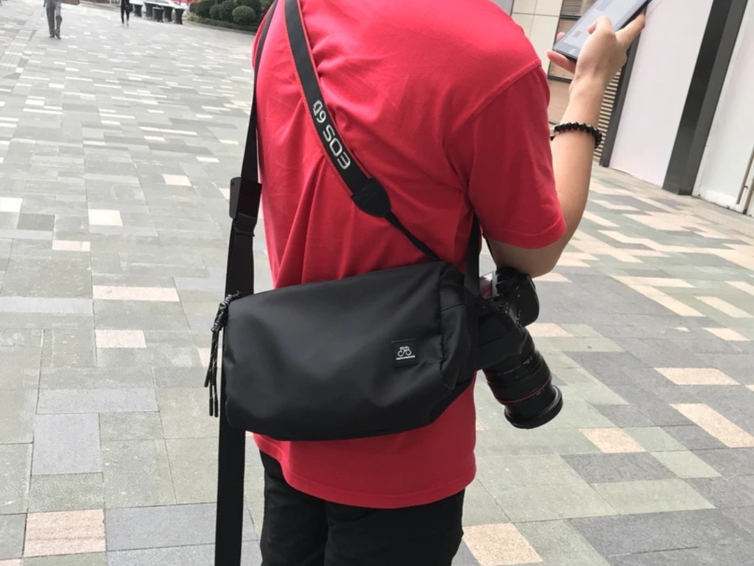 平价LANDCASE斜挎包