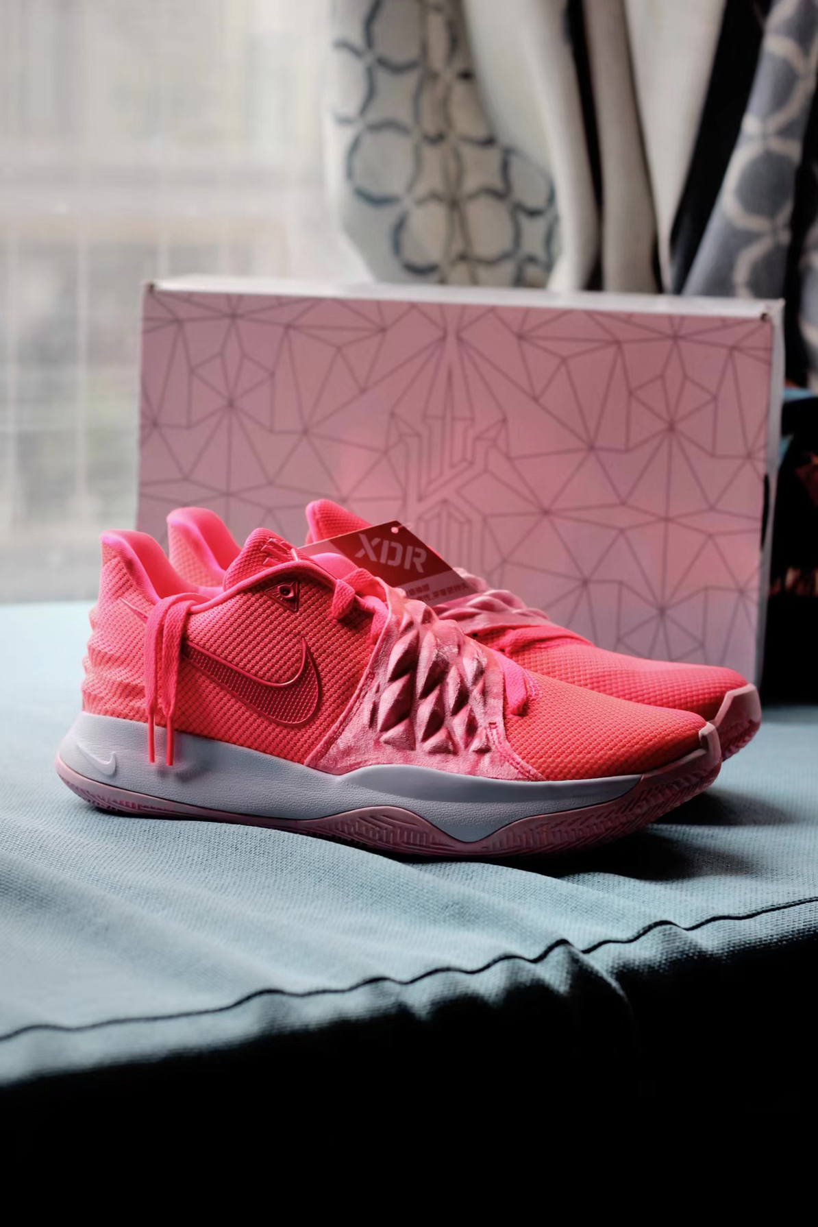 Nike Kyrie Low  "Hot Punch"