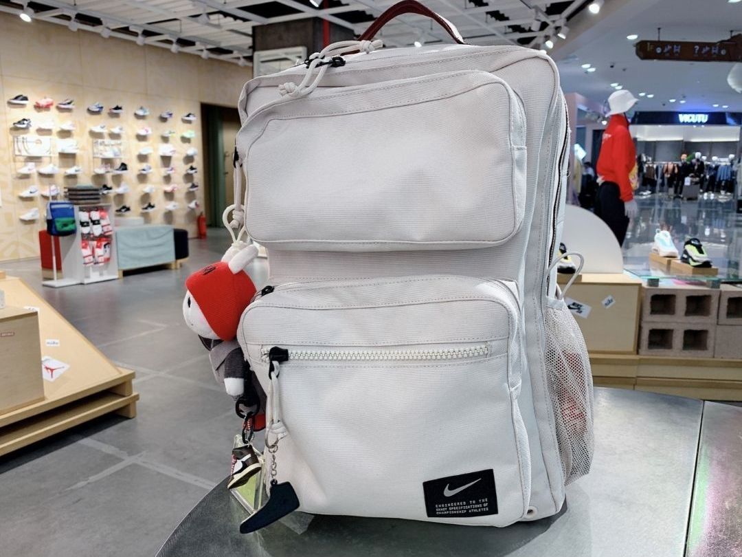 Nike运动训练双肩包分享