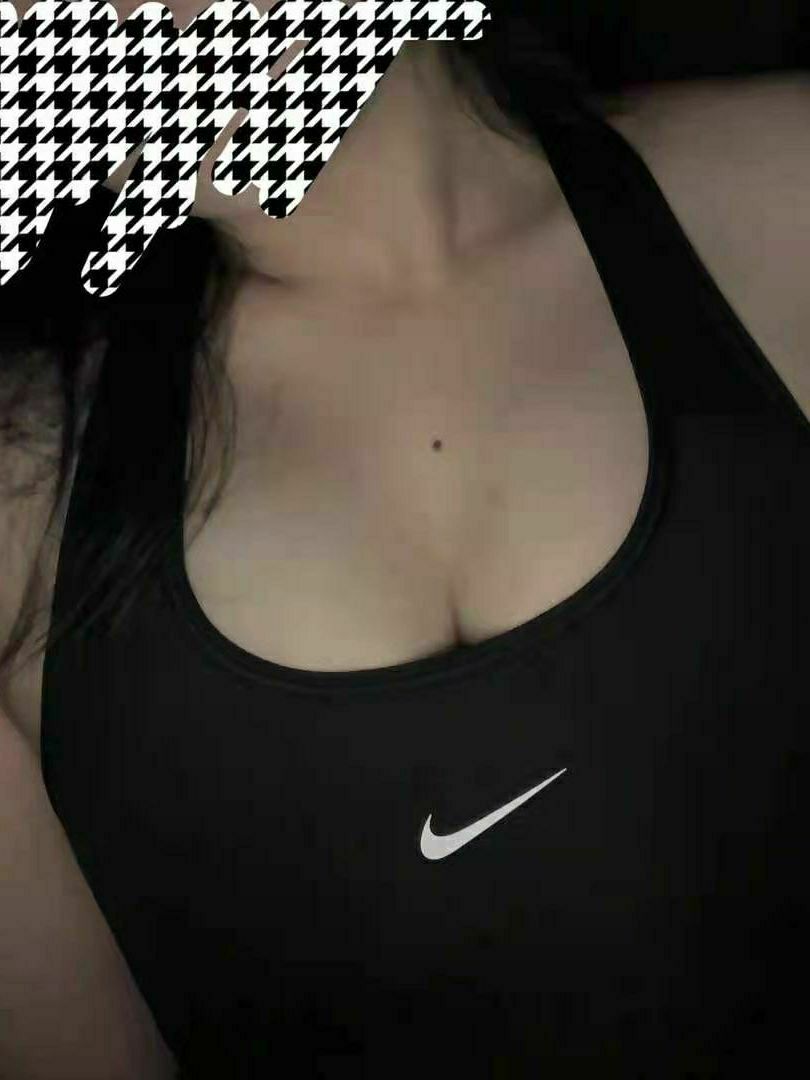 Nike 高强度支撑运动内衣