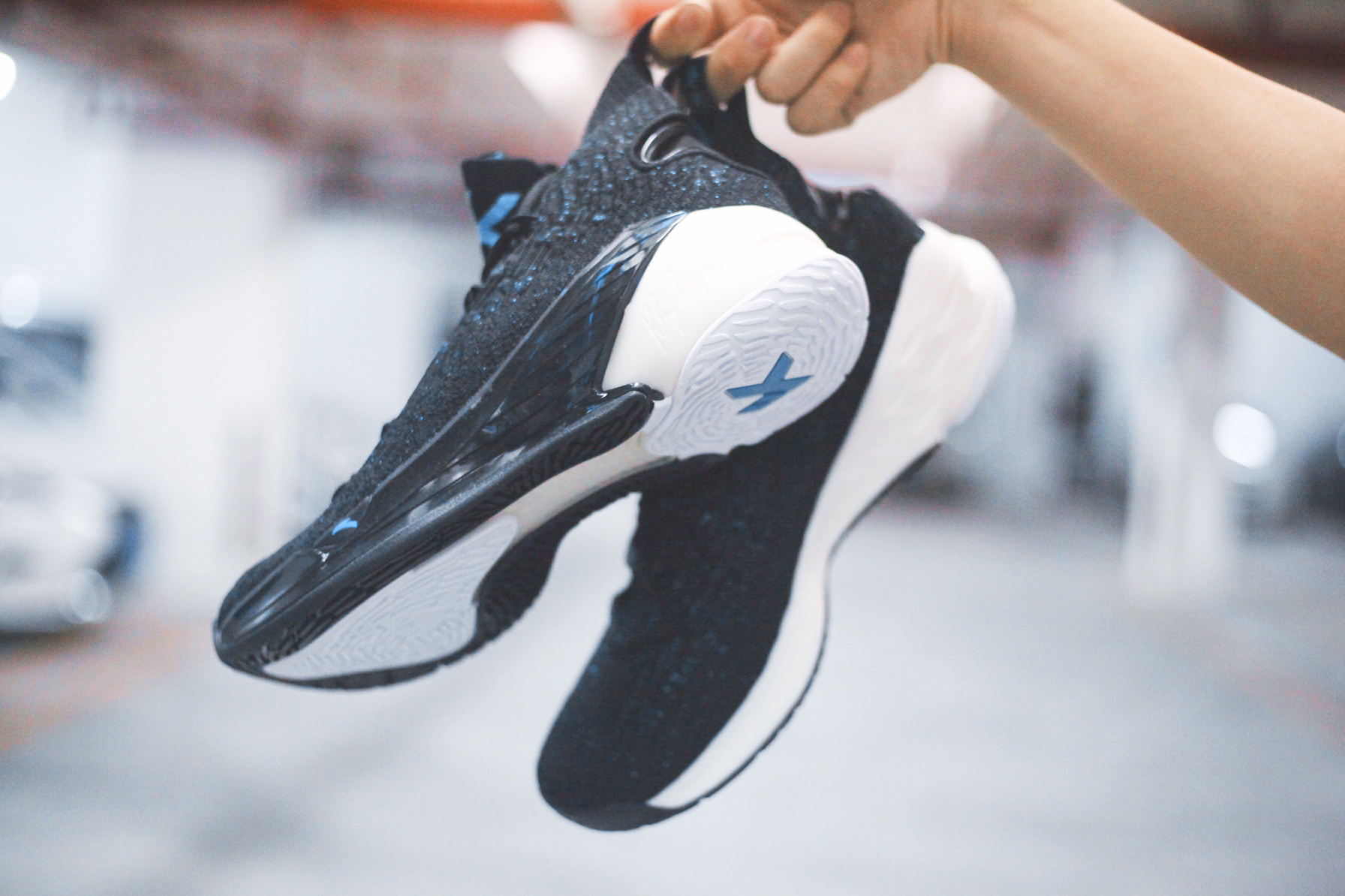 「C摄」再续辉煌,静水流深:安踏KT4