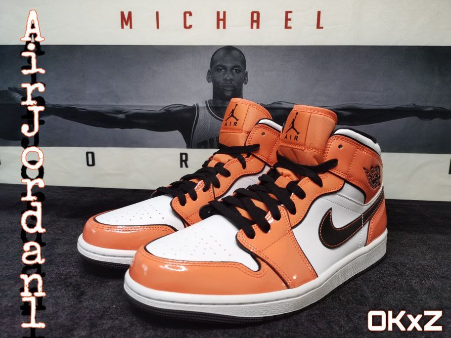 #百色百搭#🔥系列之
Air Jordan 1 Mid SE "Turf Orange"小扣碎