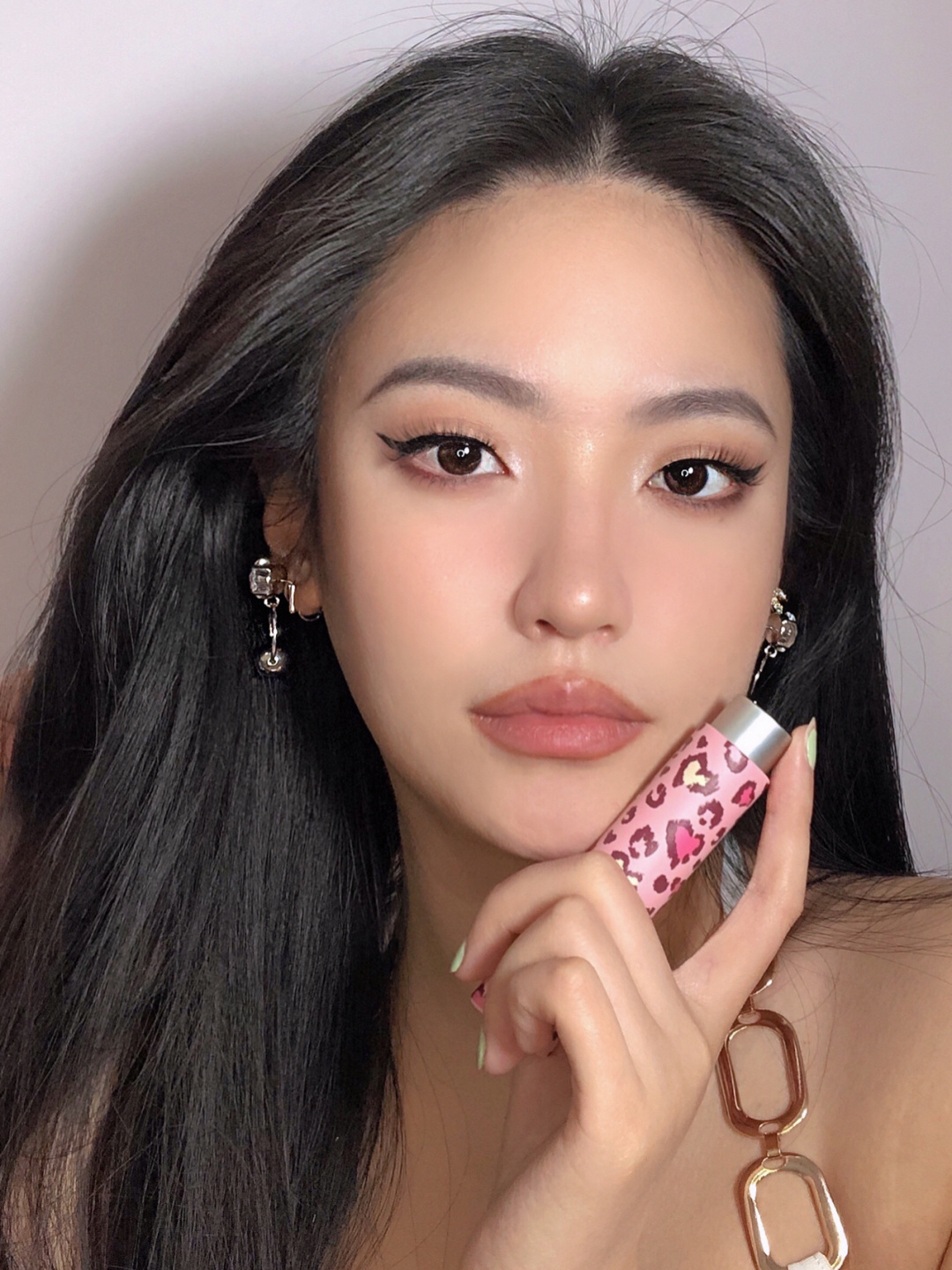 粉嫩水蜜桃妆容