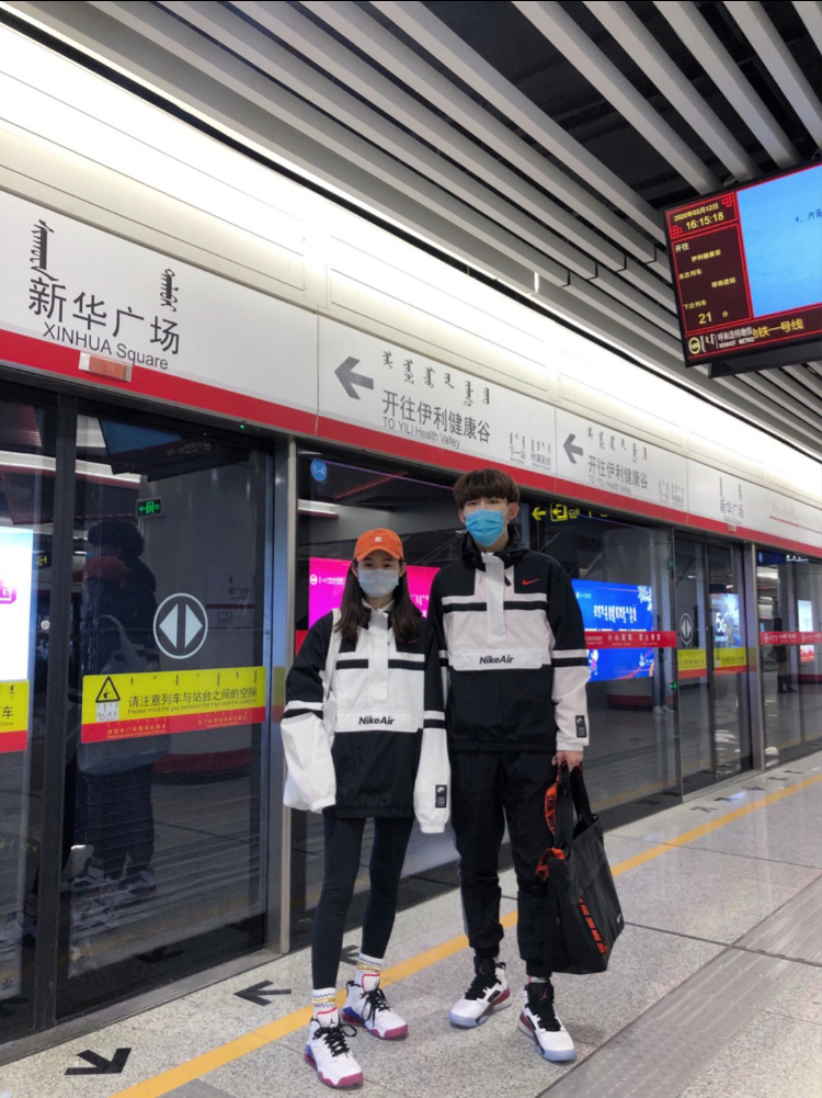 Nike 运动夹克 情侣搭配