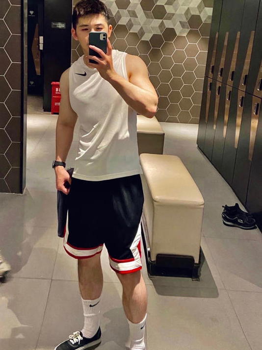 运动潮男搭配｜Nike 2020SS速干透气紧身针织背心搭配分享