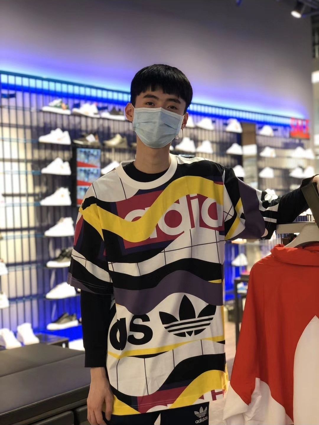 阿迪达斯 运动休闲T恤分享