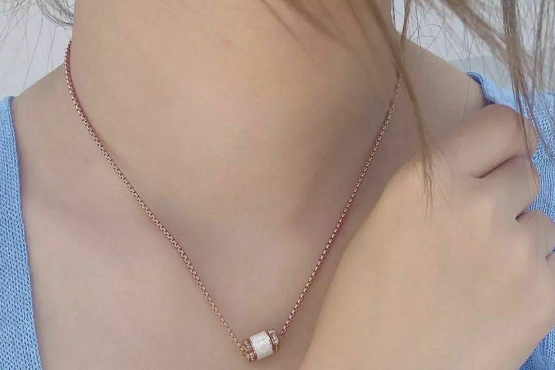 阿玛尼 小蛮腰项链