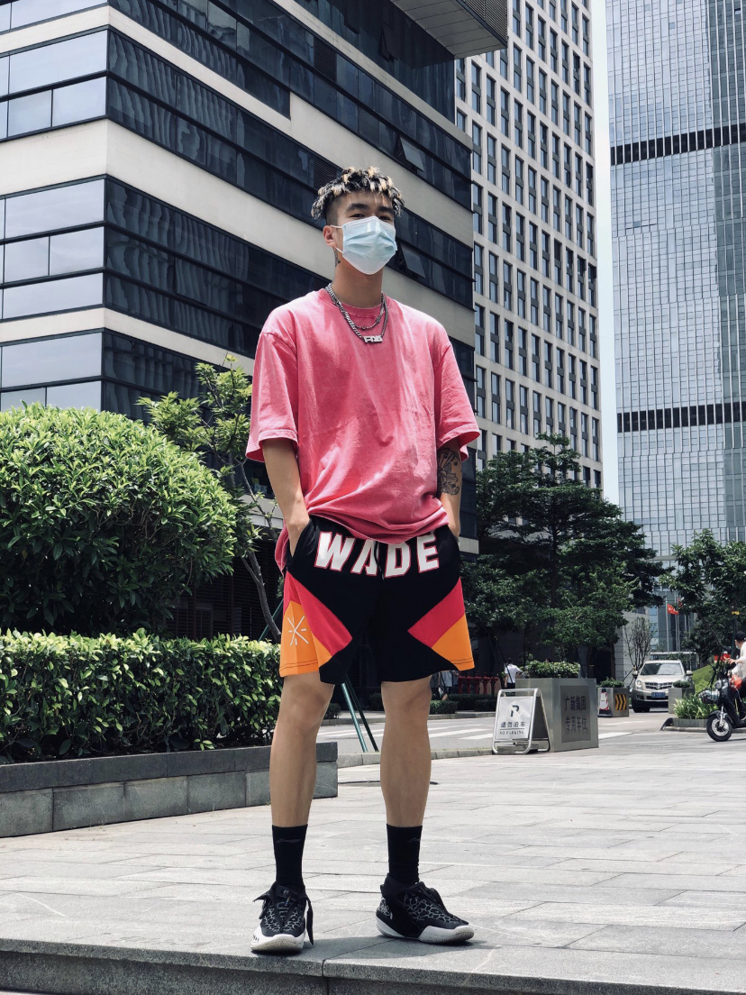 街头风满满的穿搭｜Li Ning 男子篮球运动五分宽松比赛短裤分享