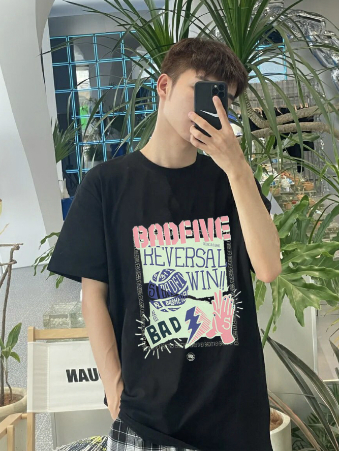 休闲男生穿搭：Li Ning BADFIVE 2021SS圆领短袖T恤搭配推荐