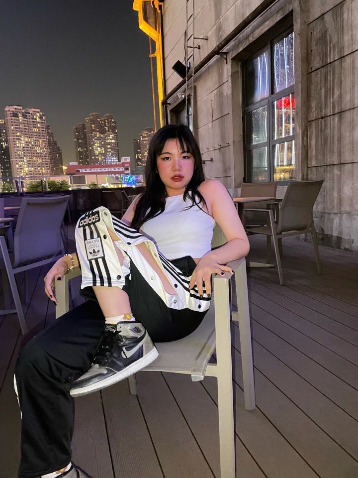 辣妹日常经典侧开排扣 长裤分享