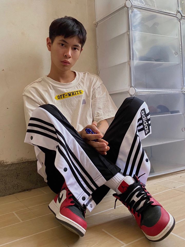 休闲日常经典排扣长裤 男生穿搭分享