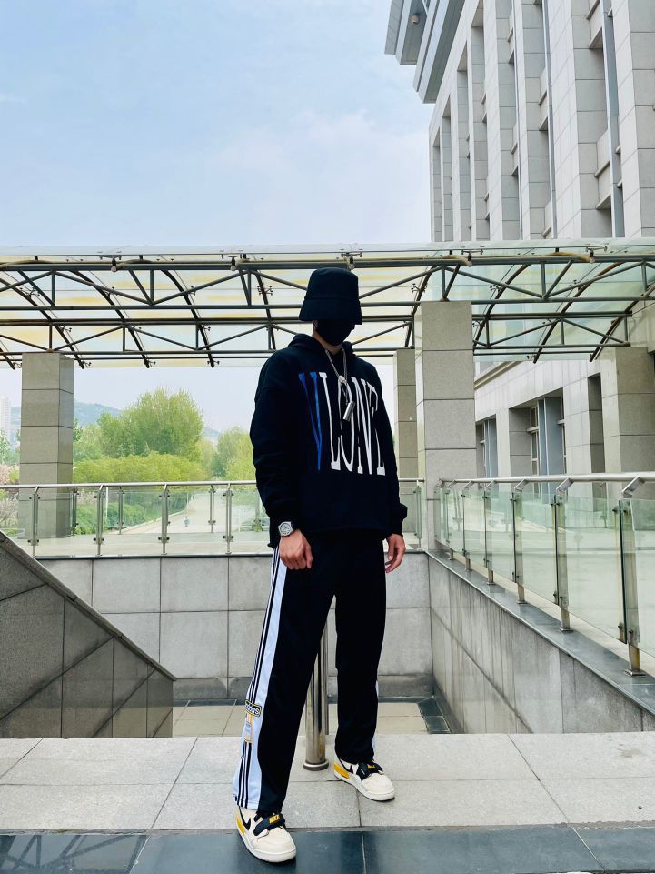 酷boy/黑色系/排扣长裤 男生穿搭分享