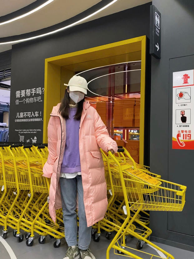 冬天女生叠穿穿搭｜adidas 户外运动长款连帽羽绒服搭配