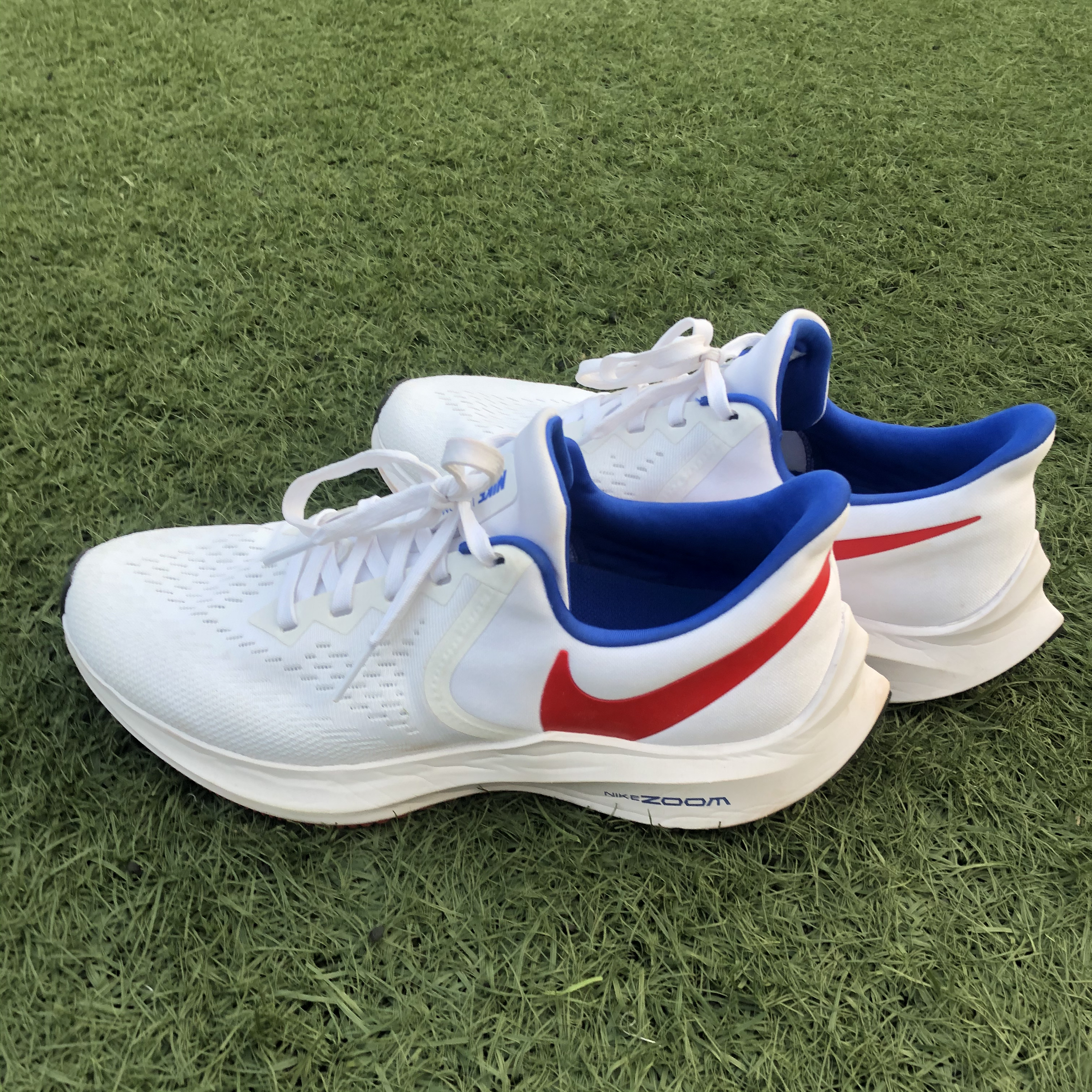 NIKE zoom winflo 6入门跑鞋