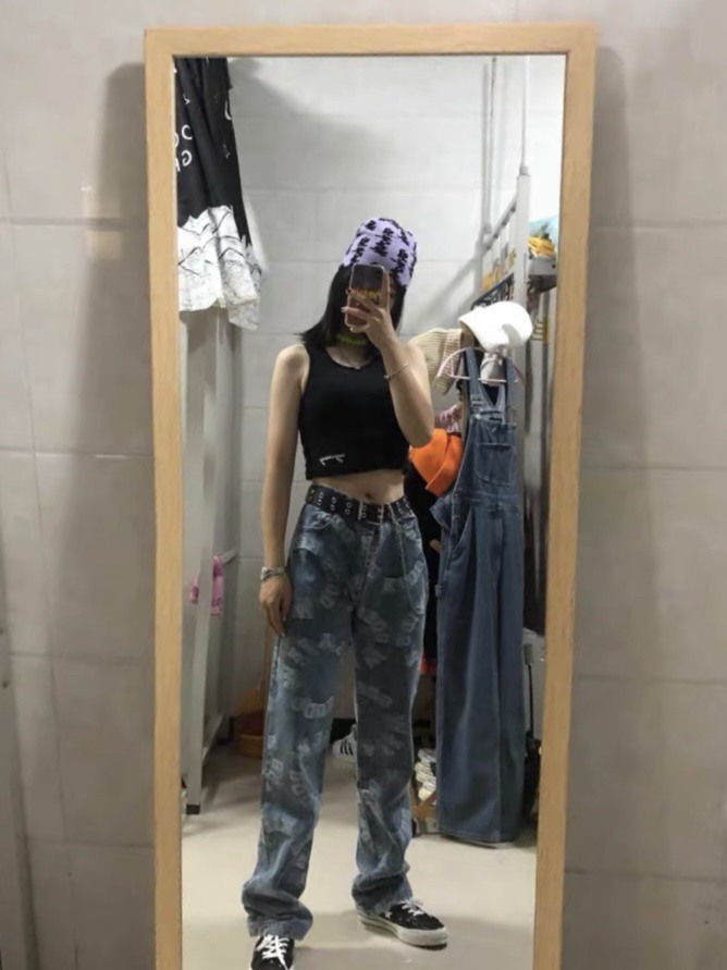 酷酷女生搭配｜JUMP NEXT 2021SS 街头复古洗水满印提花直筒牛仔长裤搭配分享