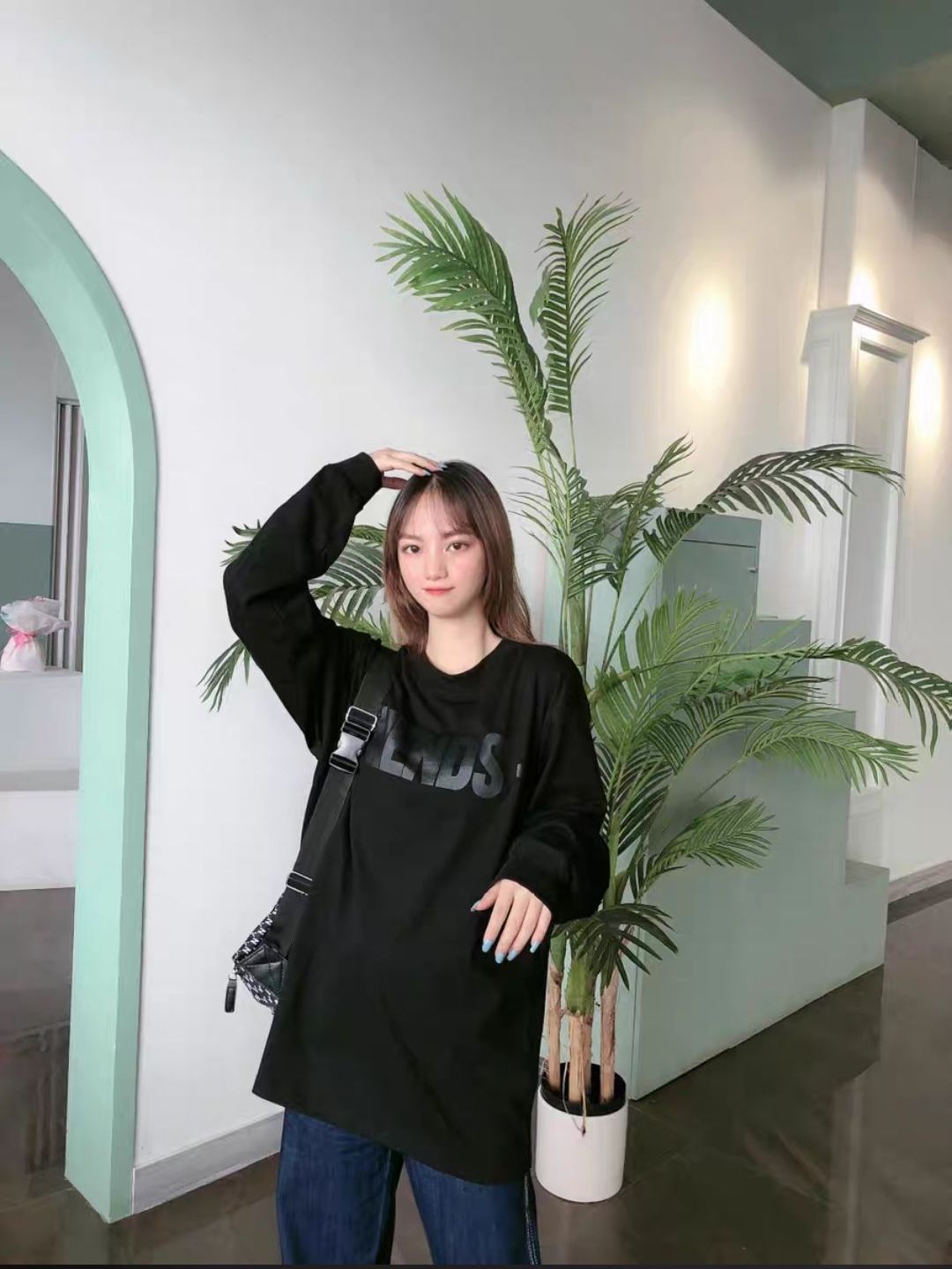 VLONE FRIENDS圆领卫衣	穿搭分享