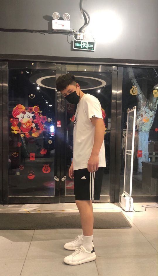 阿迪达斯休闲T恤分享