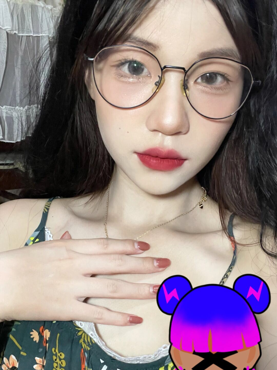 眼镜妹素颜太普通！学化妆后就是明艳大美女