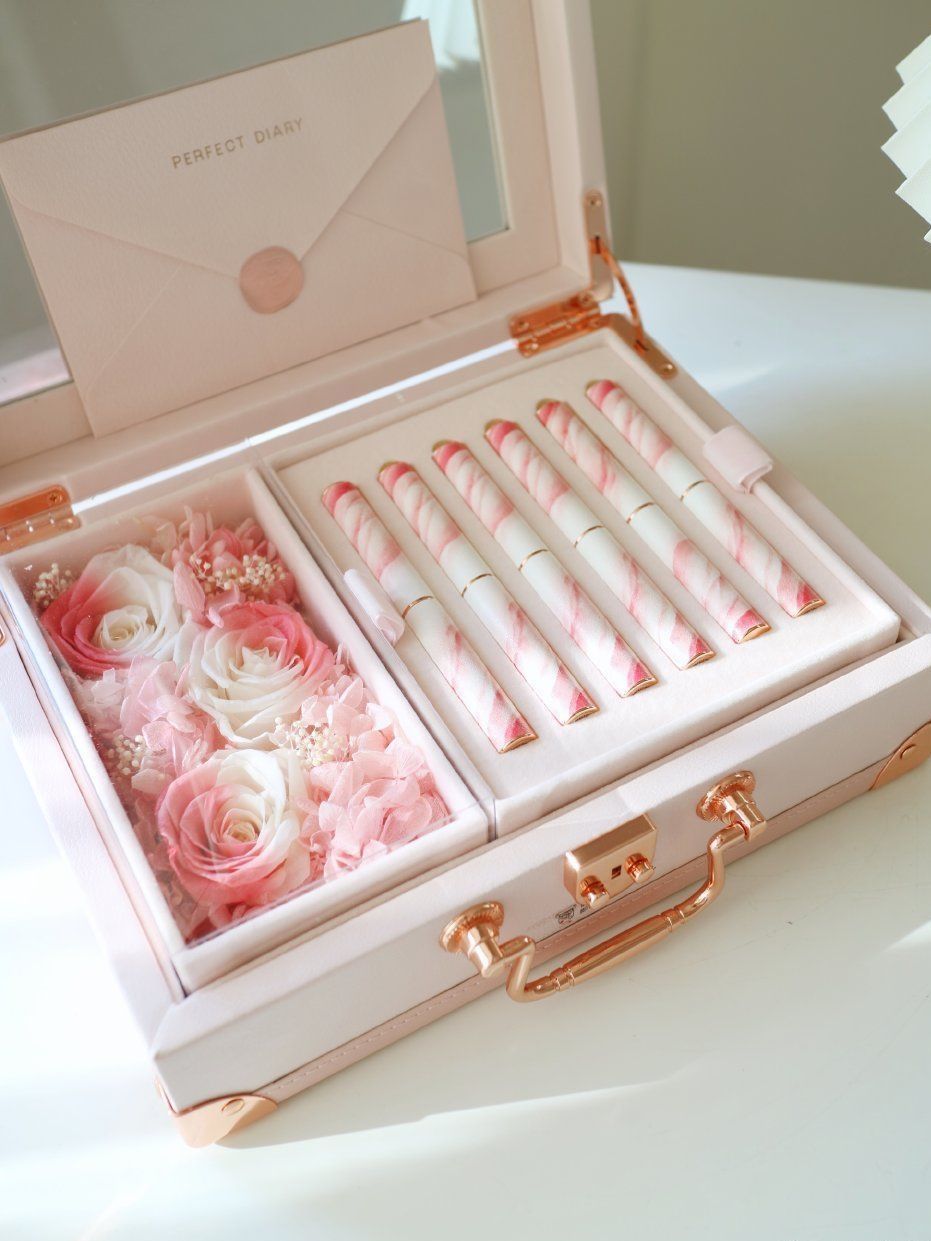 新品粉玫瑰永生花皮箱😍
