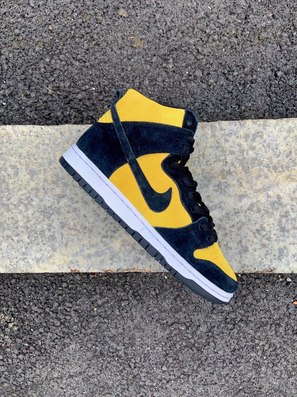 Dunk SB Hi黑黄