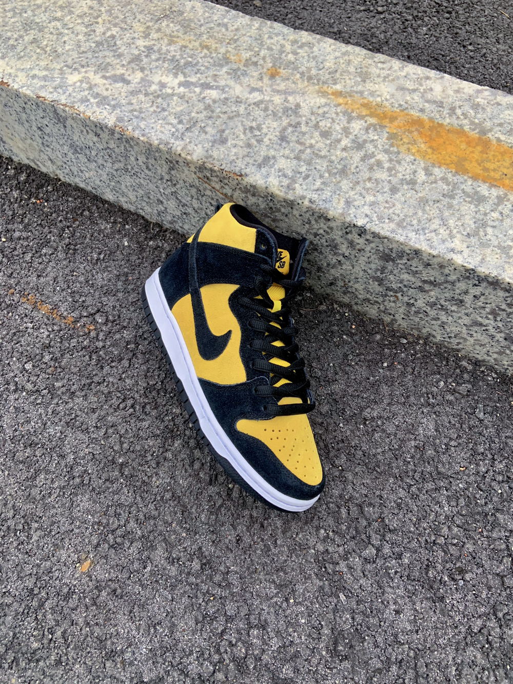 Dunk SB Hi黑黄
