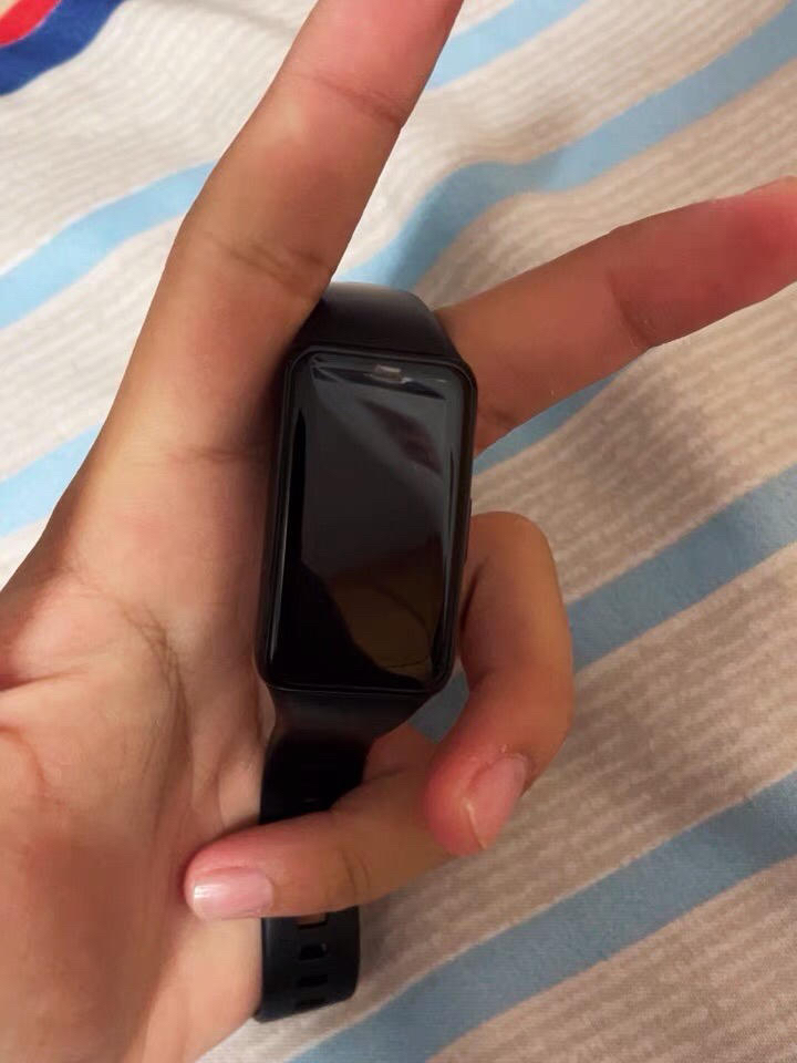 如果你喜欢运动就可以来看看这款手环
