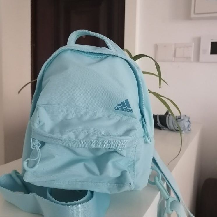 Adidas运动休闲双肩包分享