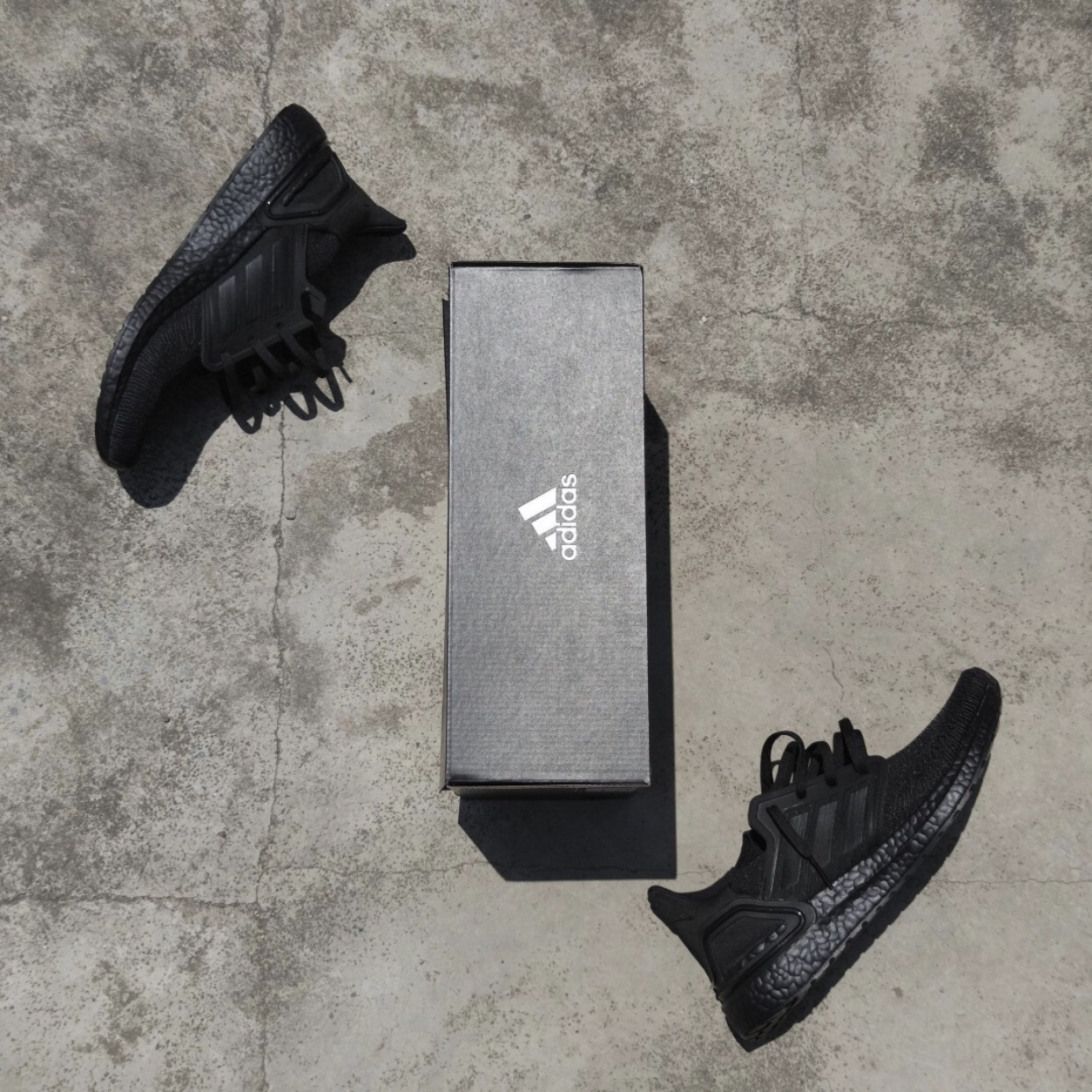 adidas Ultra Boost 2020 纯黑