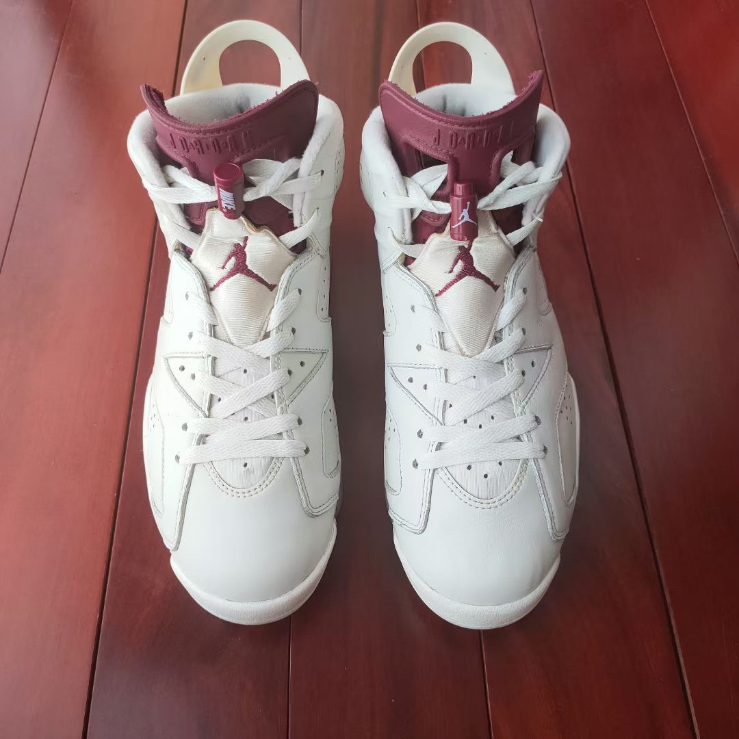 初一双aj6魔力红42成色完美 💰999