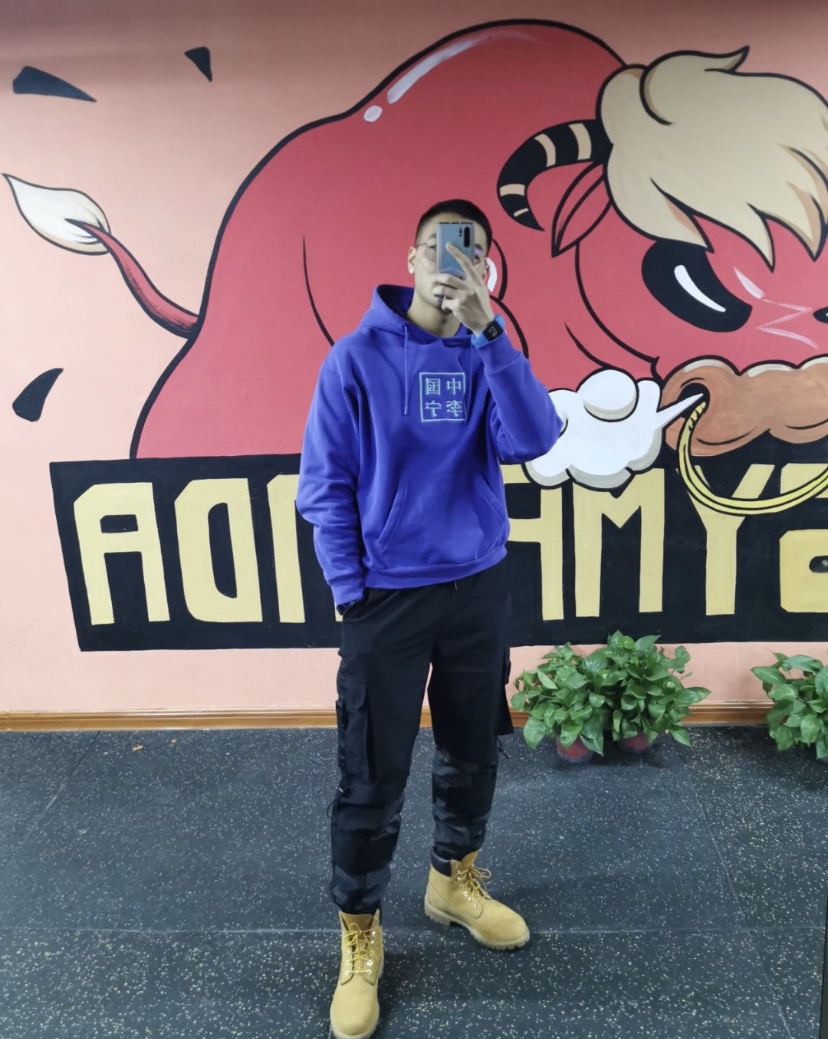 OOTD ｜Li Ning 九色鹿刺绣情侣款连帽长袖卫衣