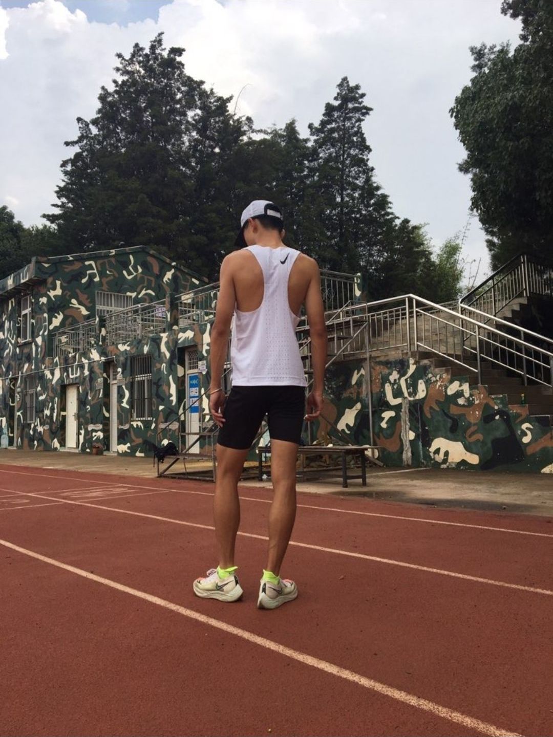 Nike运动背心穿搭