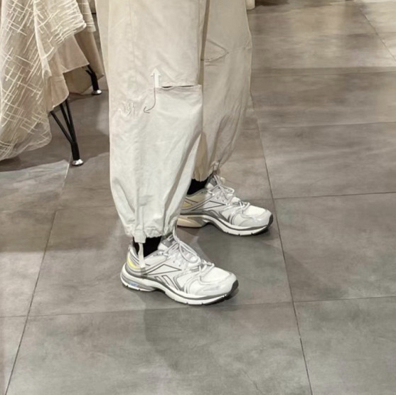 Reebok鞋