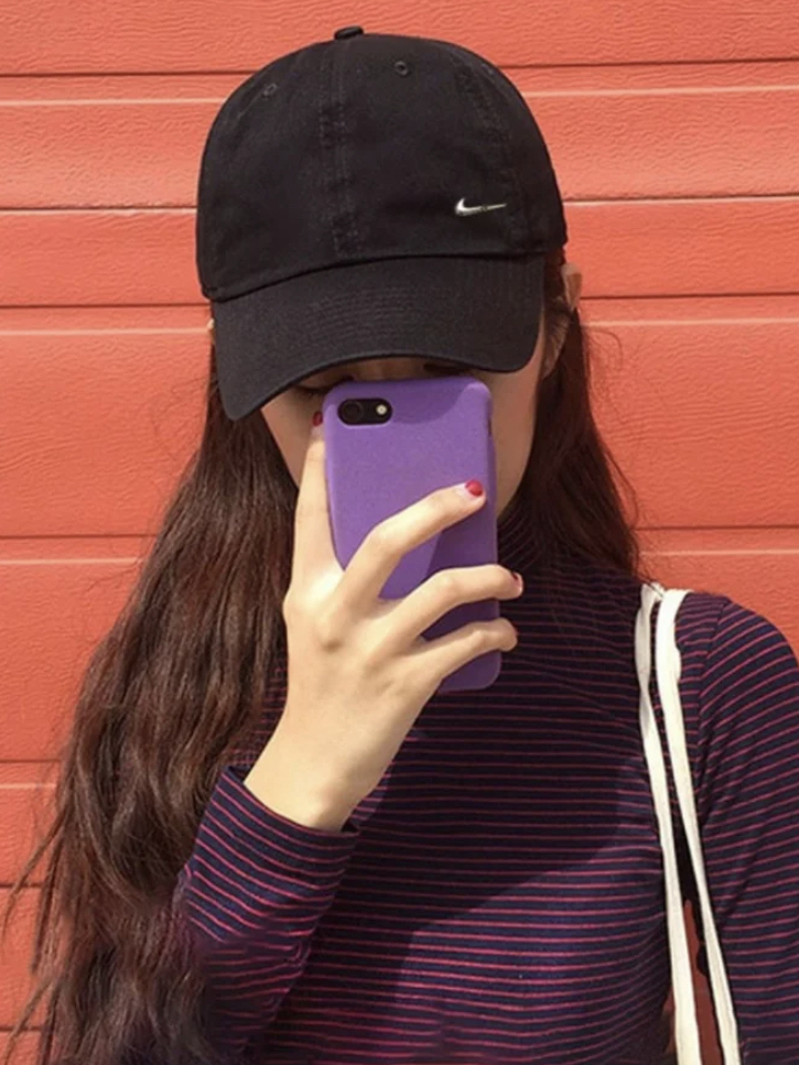 女生简约搭配｜Nike/耐克户外运动金属小logo鸭舌帽搭配分享
