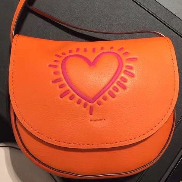                     橘色爱心❤️包包来了