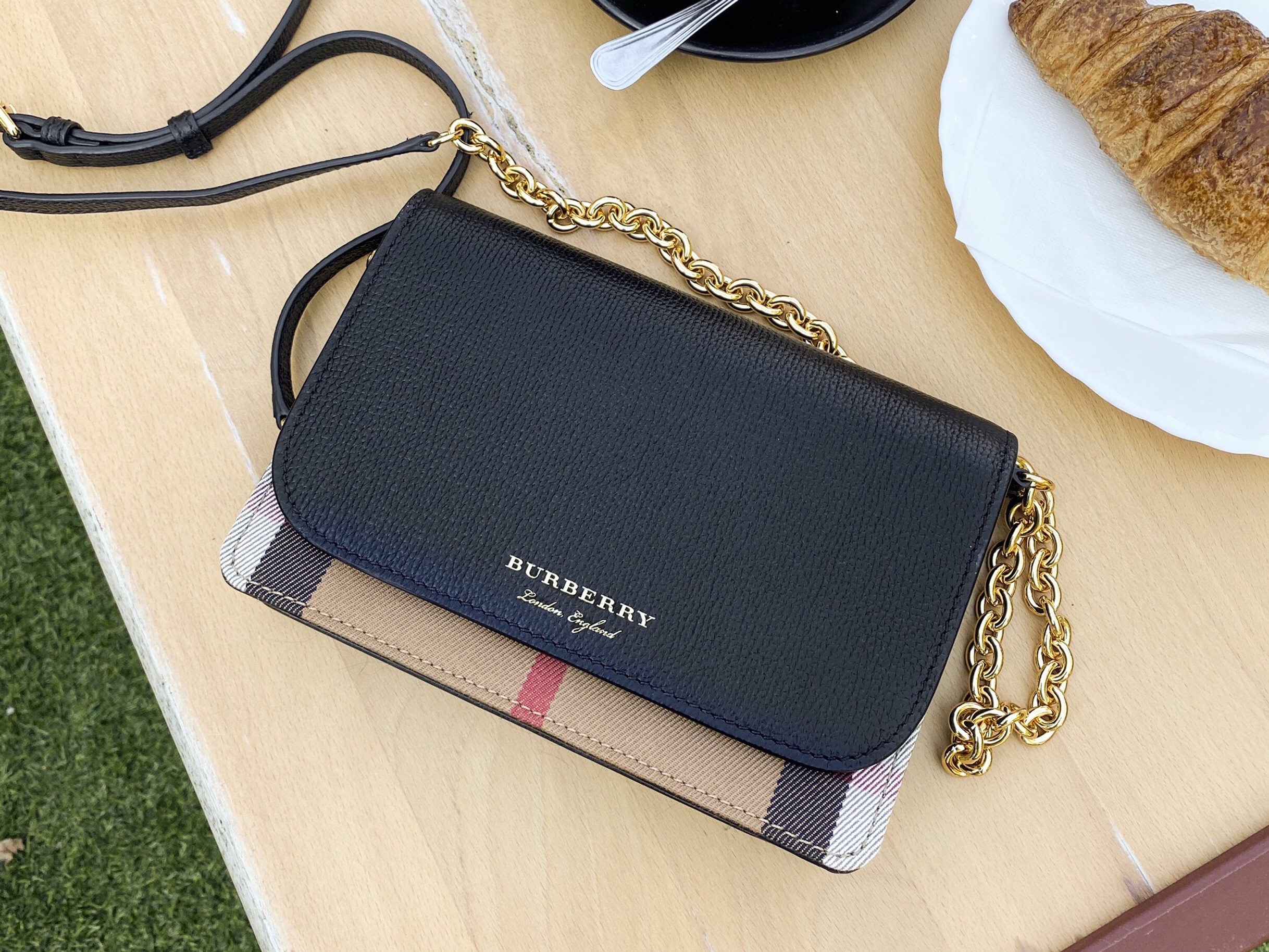 Burberry经典格纹单肩斜挎包👜