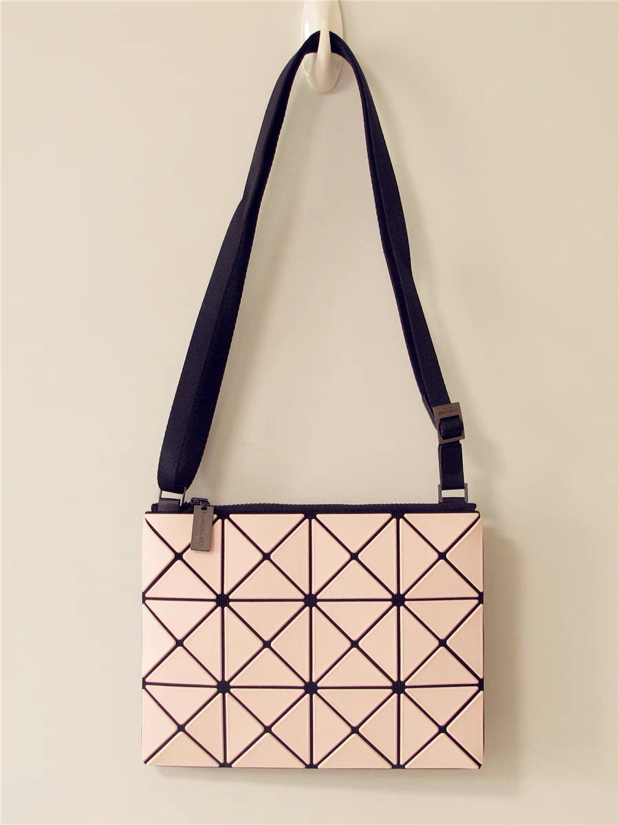 Issey Miyake/三宅一生 马卡龙色 单肩包 分享