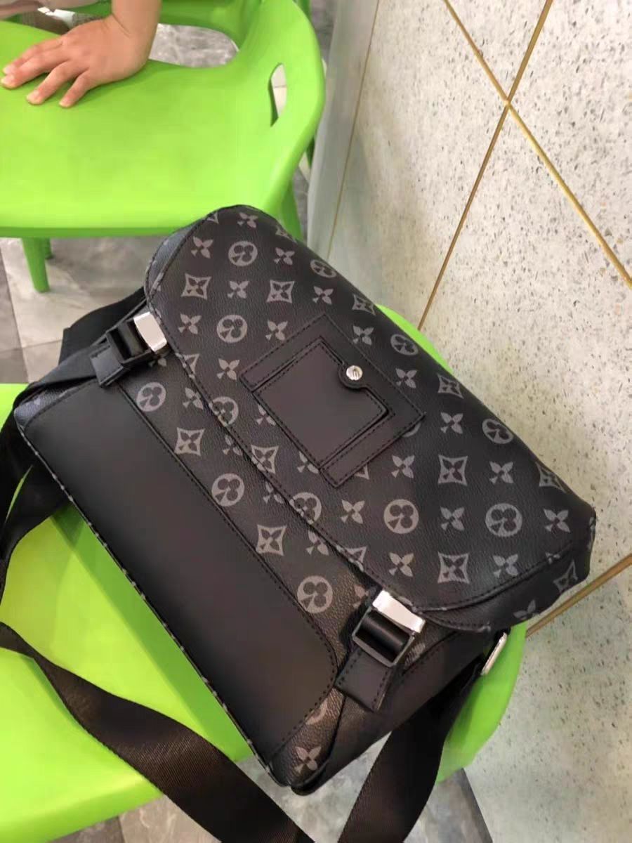 LV大容量邮差包包来了