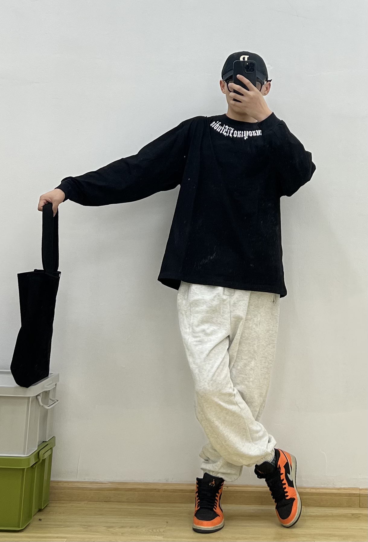 OOTD| 纯色T 上部哥特字母印花