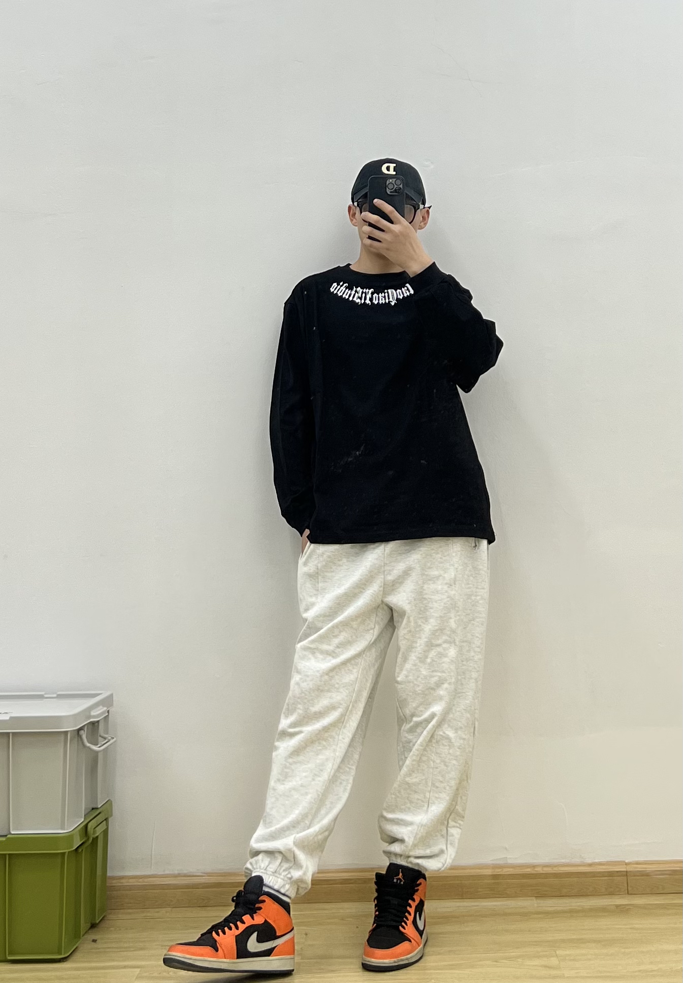 OOTD| 纯色T 上部哥特字母印花