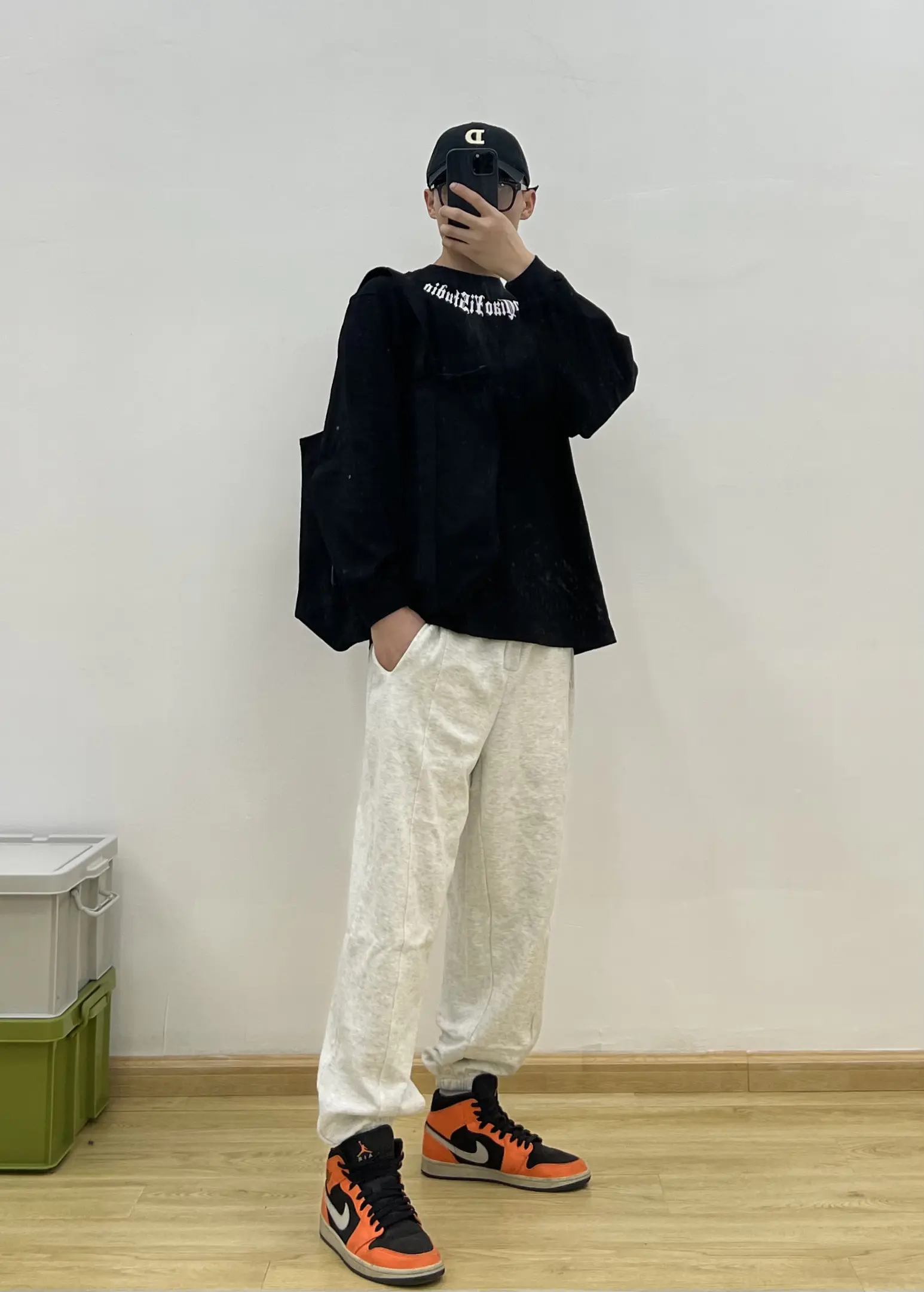 OOTD| 纯色T 上部哥特字母印花