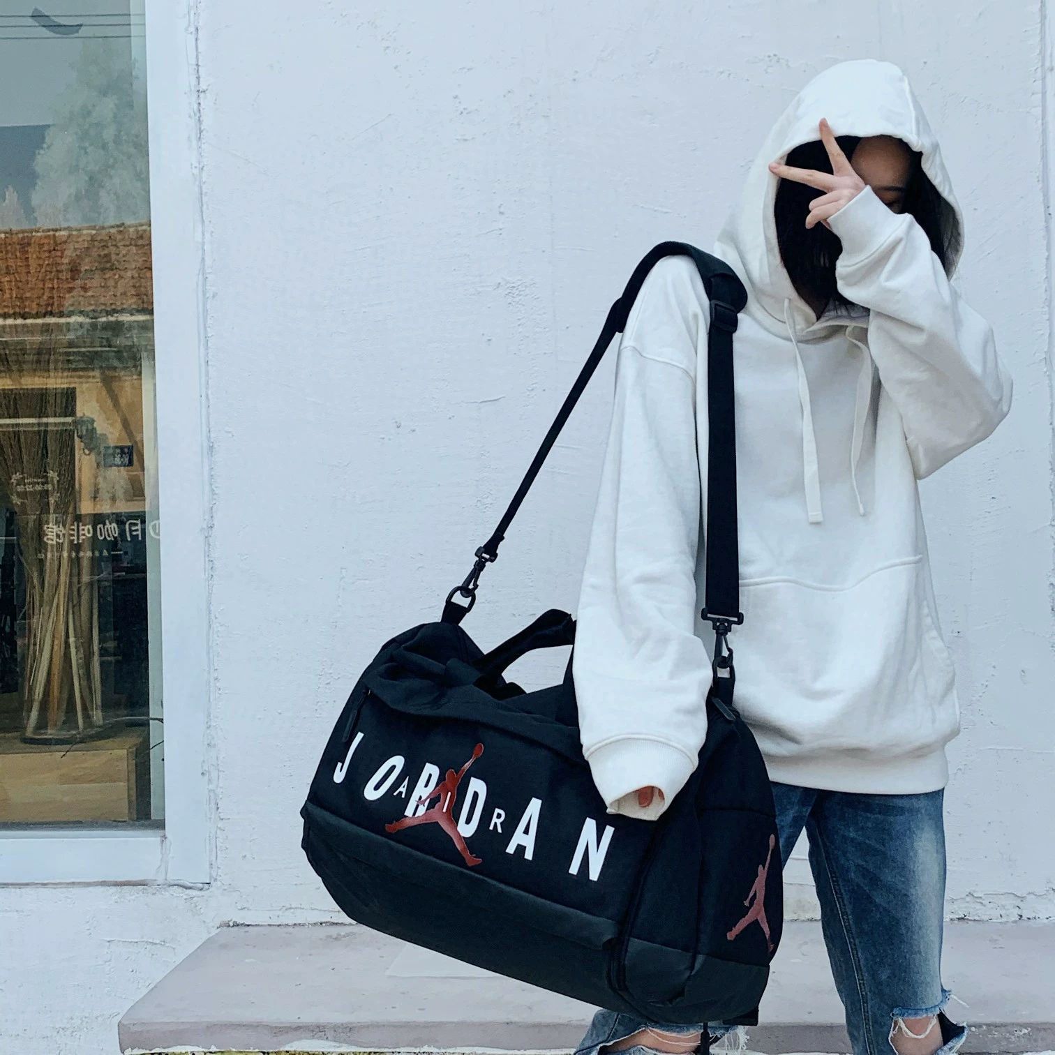 Jordan Brand 运动健身包 9A0168 很时尚很运动风爱了!