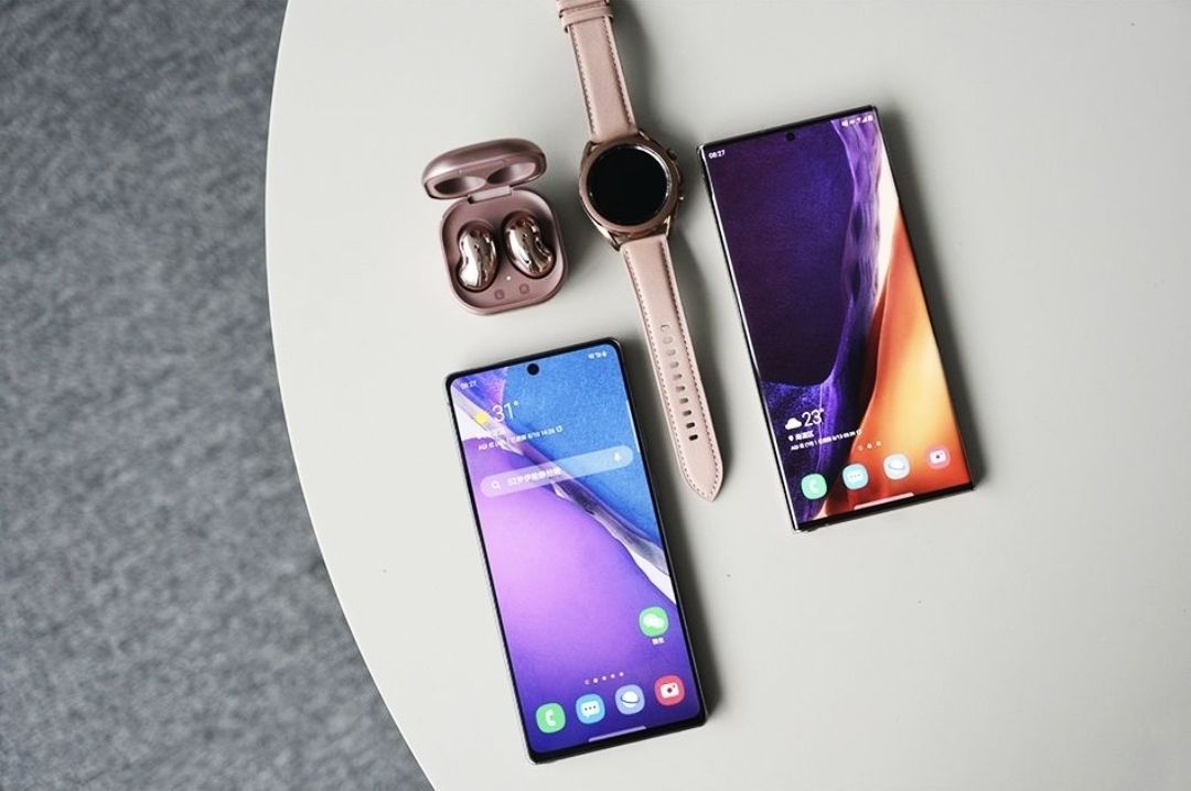 三星Note20系列全家桶图赏：迷雾金套装在一起才更美